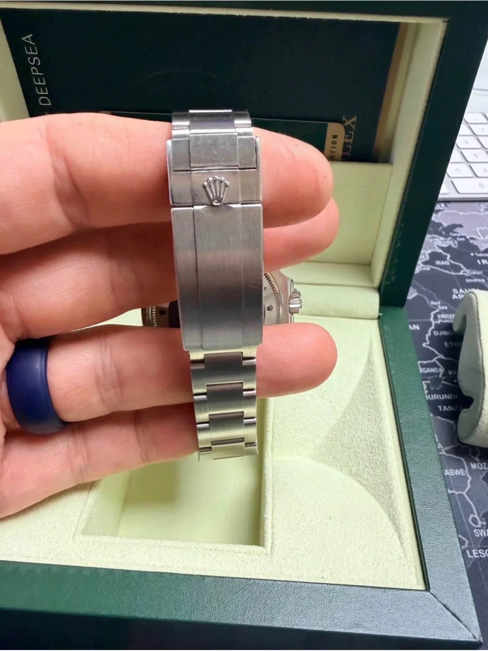 ROLEX DEEPSEA SEA-DWELLER 116660 44MM STEEL